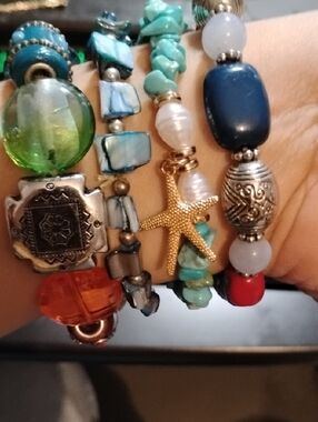 Women's Wrist Stretch Beaded Bracelets Fashion Jewelry Lot Of 4 Multicolor